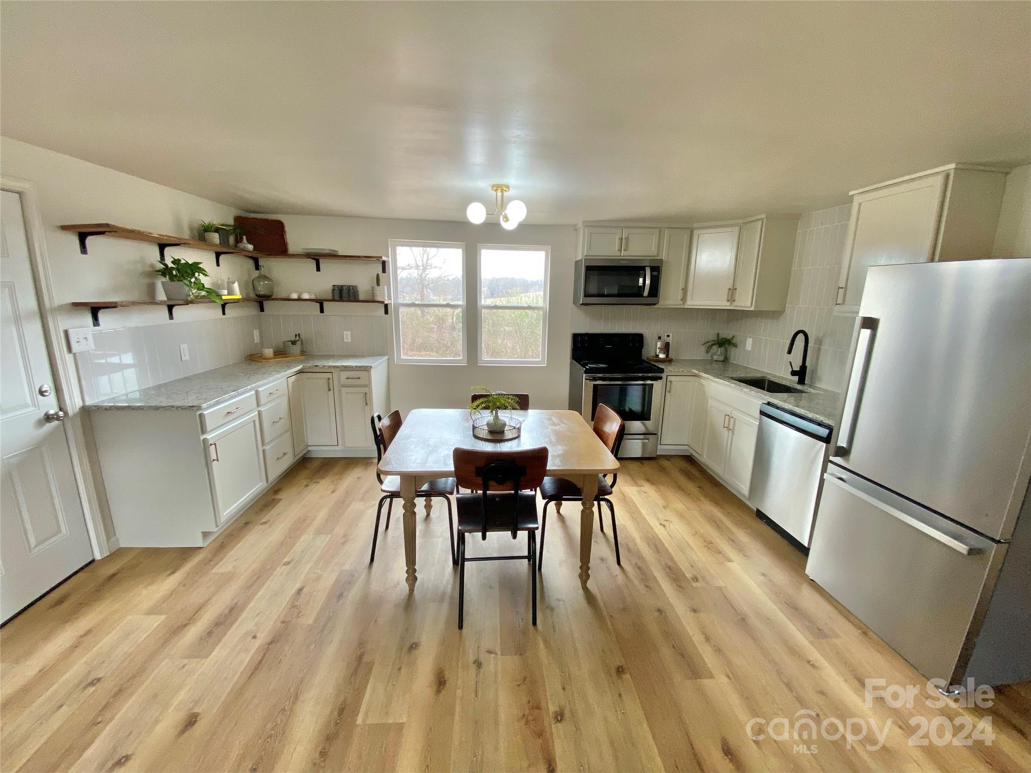 LINCOLN ESTATES - Residential