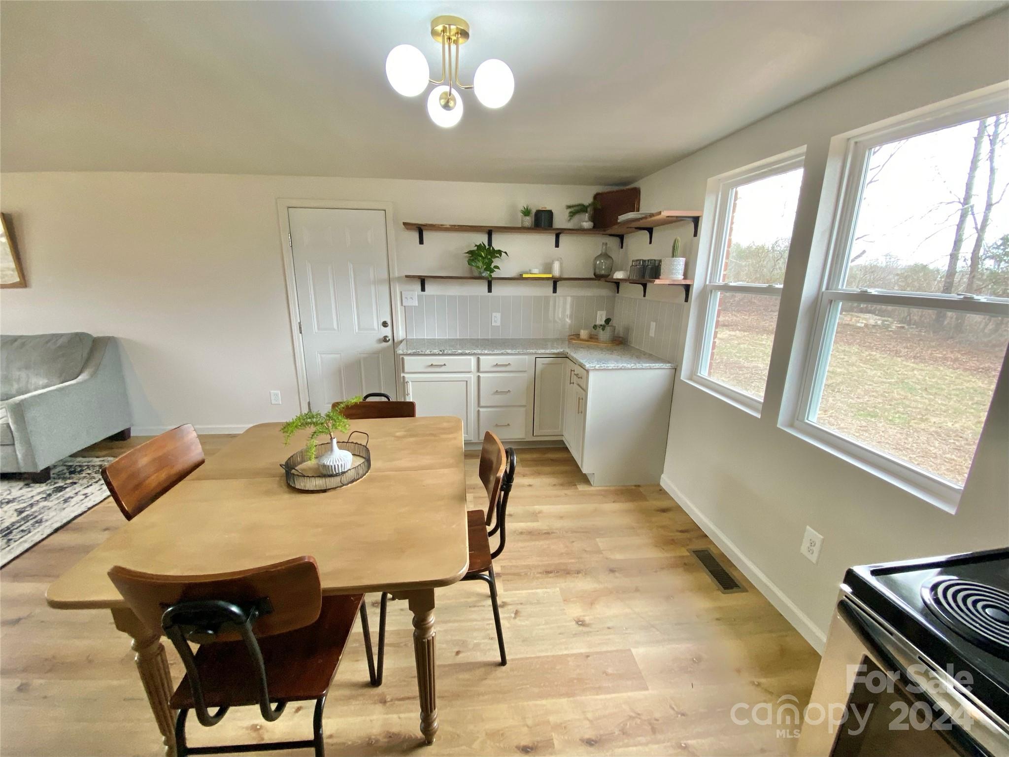 LINCOLN ESTATES - Residential