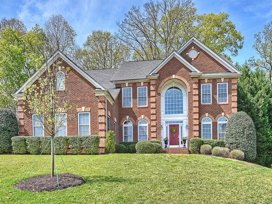 Welcome to grandeur, exceptional brick home in pristine condition, offers an extensive list of luxuries. This is a magnificent open-concept home featuring gorgeous hardwood floors, chef's kitchen w/butler's pantry, double staircase, 2-story great room w/floor to ceiling panoramic windows that showcase view of pool/spa and over 800 feet of decking. Upper level features private master suite and bath, soaking tub, oversized glass shower, large walk-in closet.