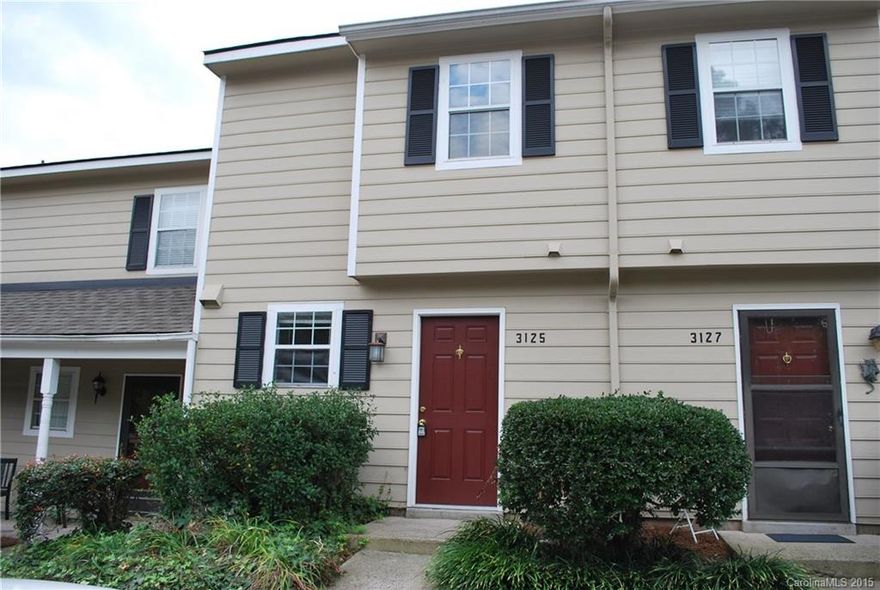 Great Unit! Recent Paint, New Carpeting, Recent Countertops/Range Oven, Refrig. and Dishwasher.  Great Room w/corner fireplace Great Sized Loft Bedroom w/walk-in closet and secondary closet.  Enclosed Patio, Great Location with a short walk to The Harris YMCA.  Minutes to SouthPark.