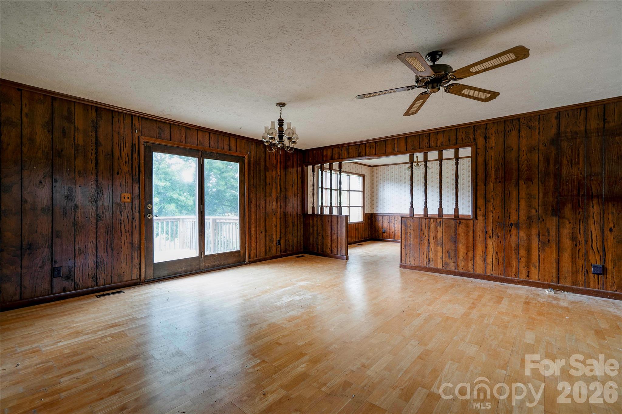 3016 Longwood Drive
