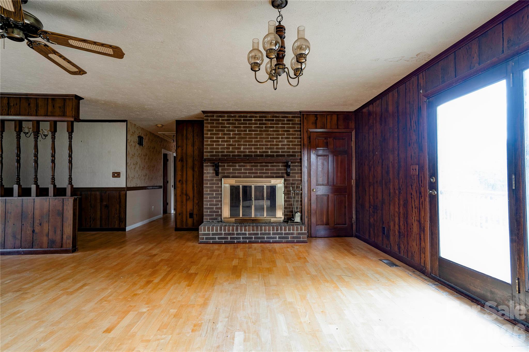3016 Longwood Drive