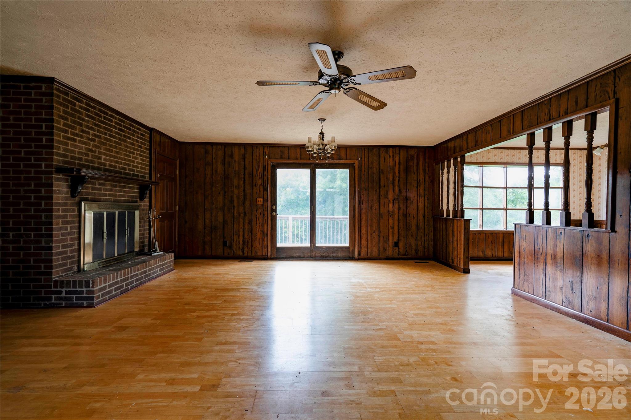 3016 Longwood Drive