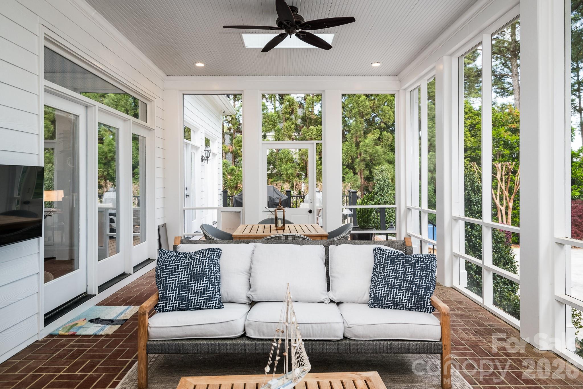 The Peninsula - Residential