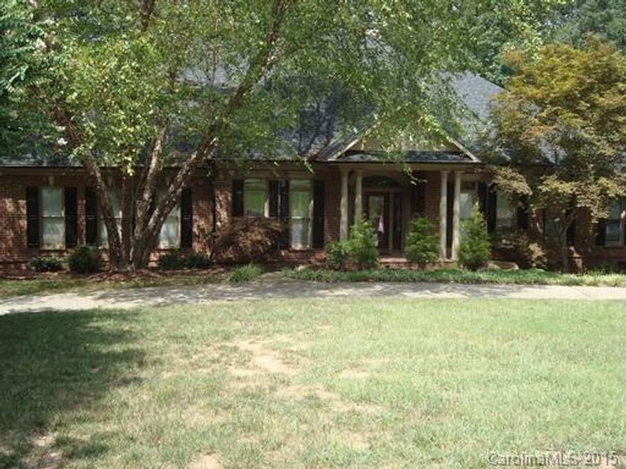 Immaculate BRICK RANCH! Over 1 acre, large, wooded lot. Beautiful hardwoods thru main living areas + Master Suite. 10 FT. ceilings. Gourmet Kitchen has tons of cabinet/counter space, SS steel appliances. Elegant Master Bath w/ raised tub, separate shower,dual vanities, custom closet. GR has built-ins & see-thru FP to tiled Sun Room. Screened in porch + deck. Storage area in crawl space.  Large work room on lower level. Located near Lake Wylie and restaurants. New elementary just minutes away.