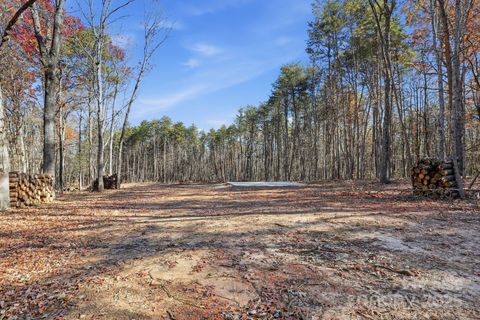 Photo of 2201 Old Mountain Road, Hiddenite, NC 28636 (MLS # 4322536)