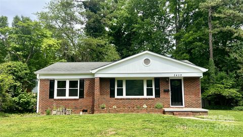 Single Family Residence in Charlotte NC 2409 Amesbury Avenue.jpg