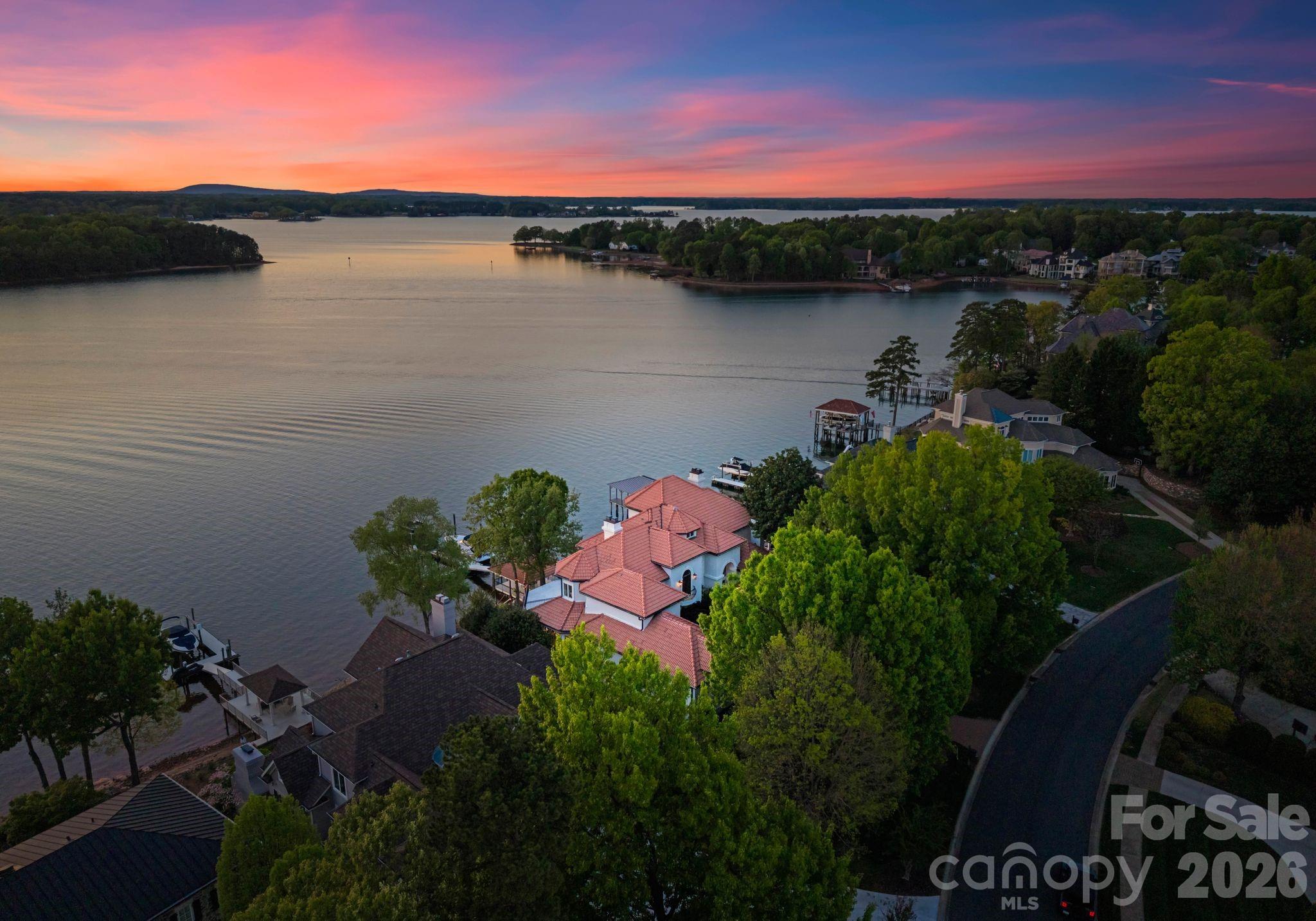 The Peninsula - Residential