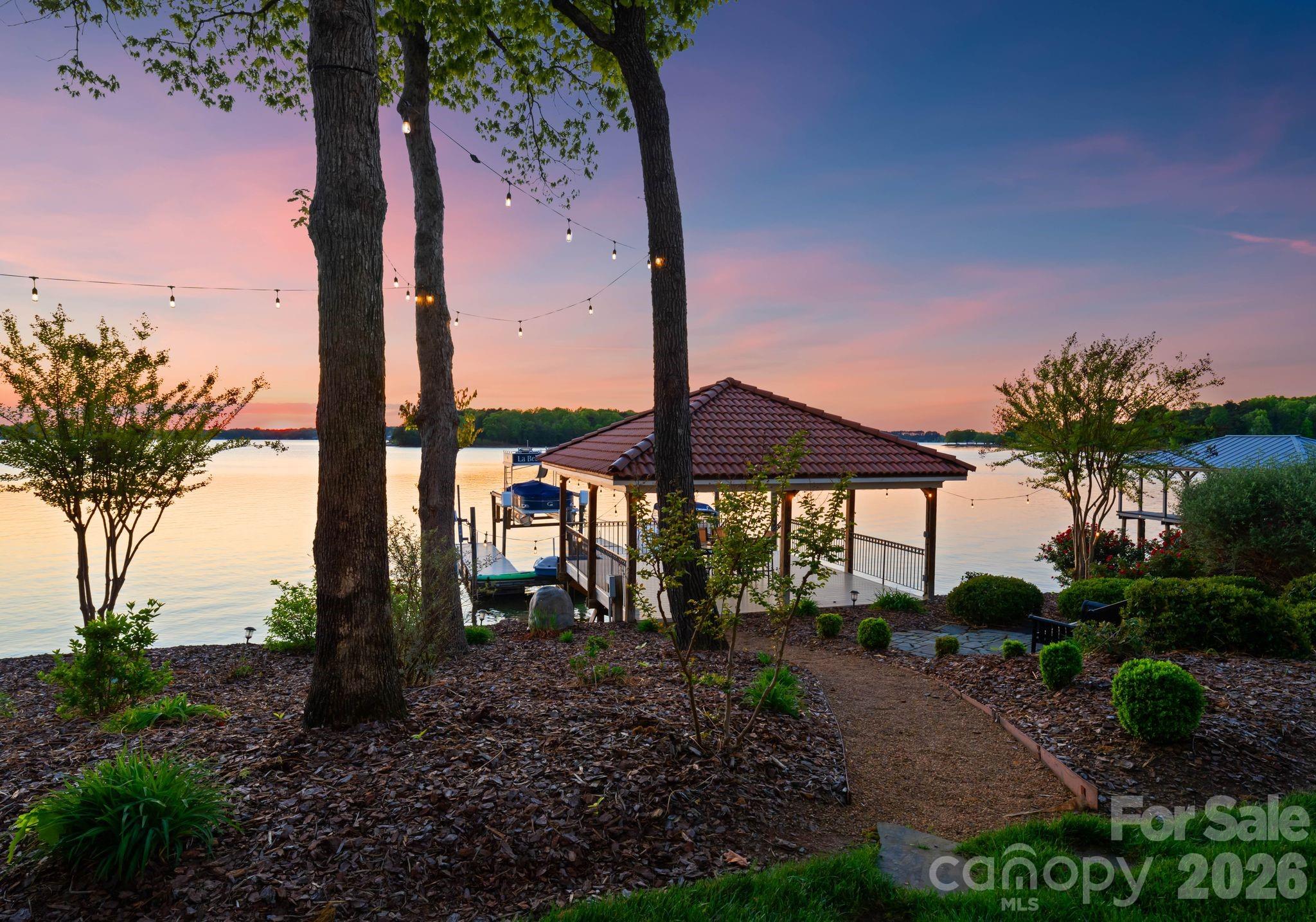 The Peninsula - Residential