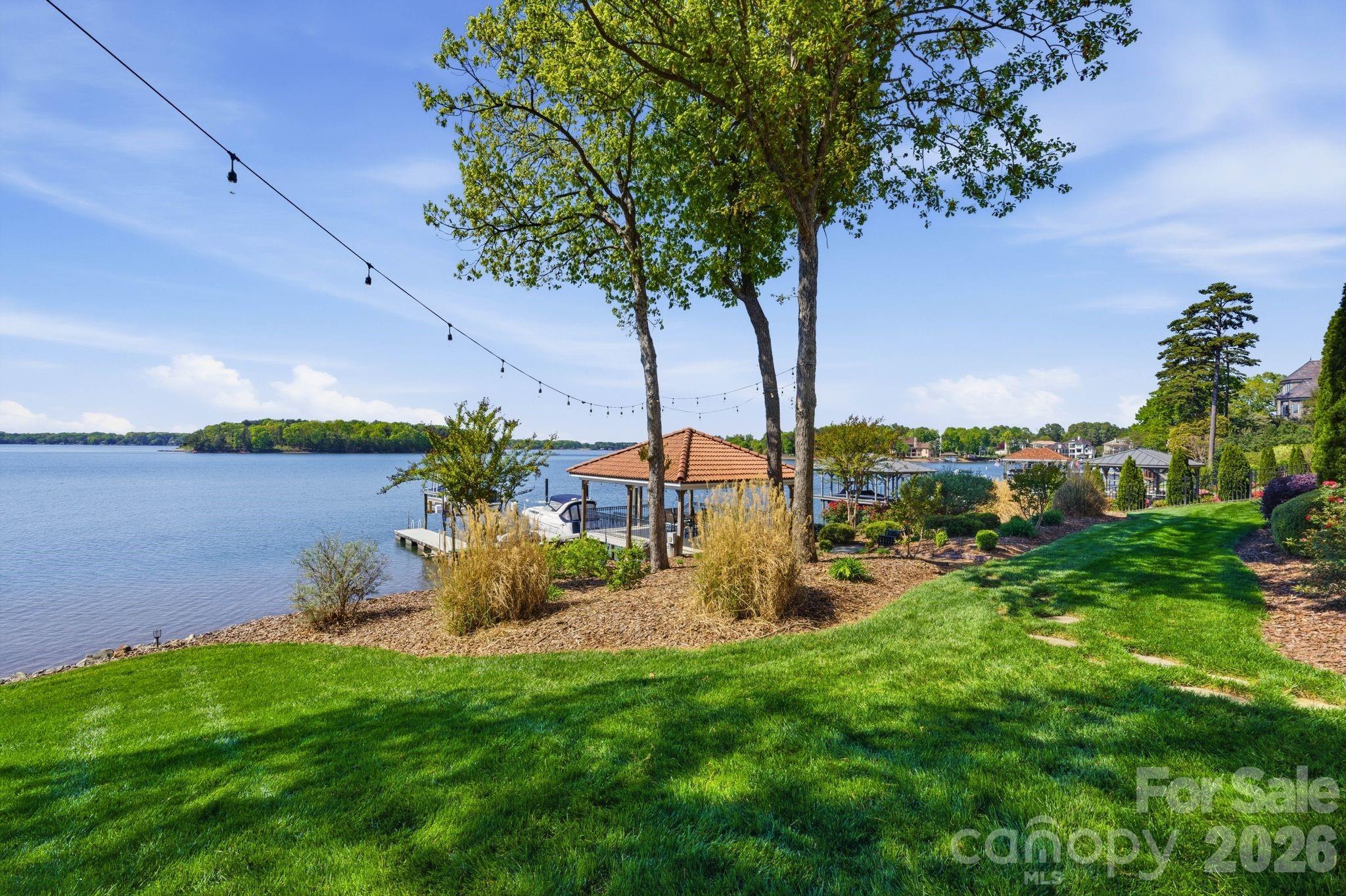 The Peninsula - Residential