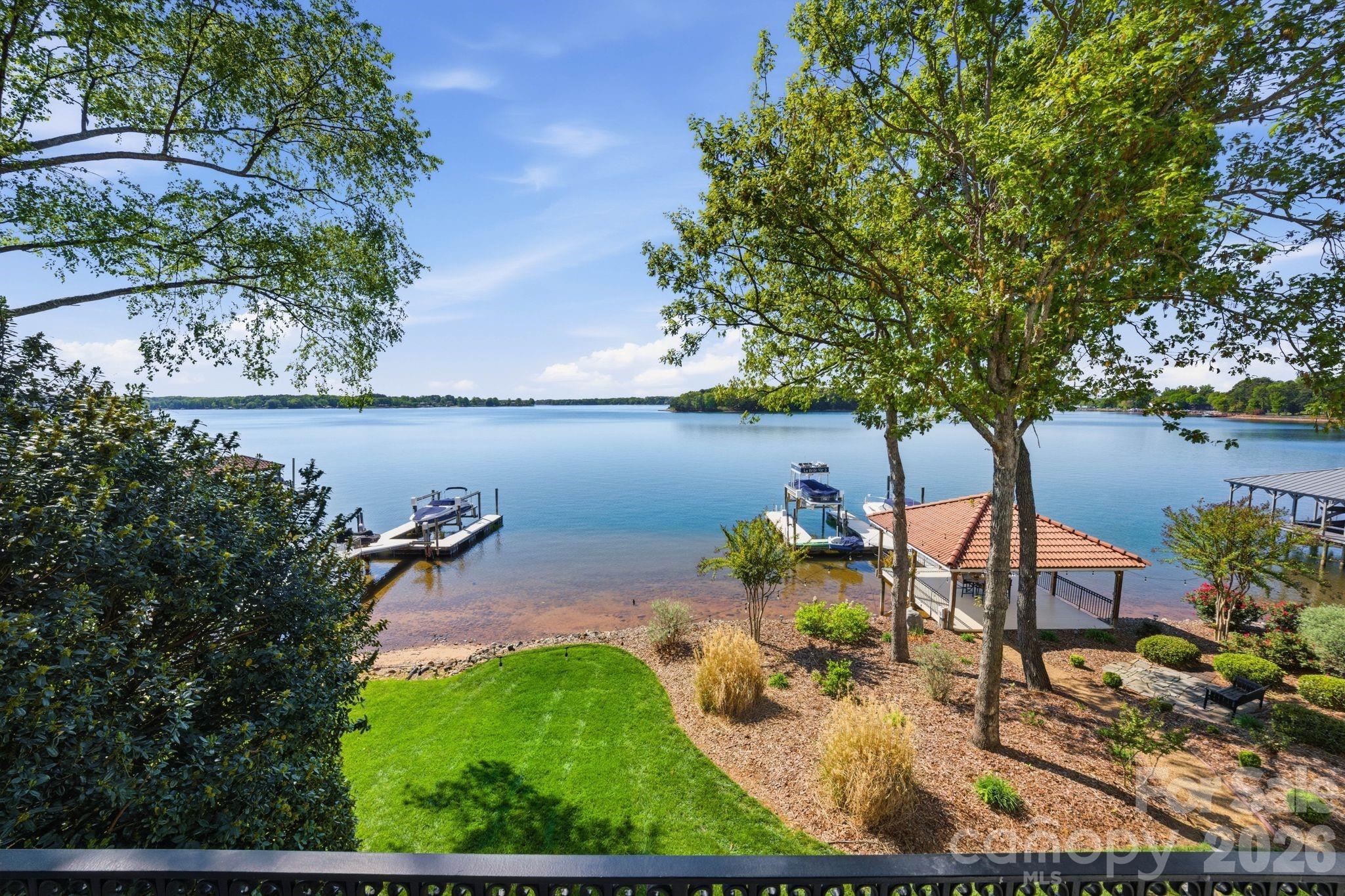 The Peninsula - Residential