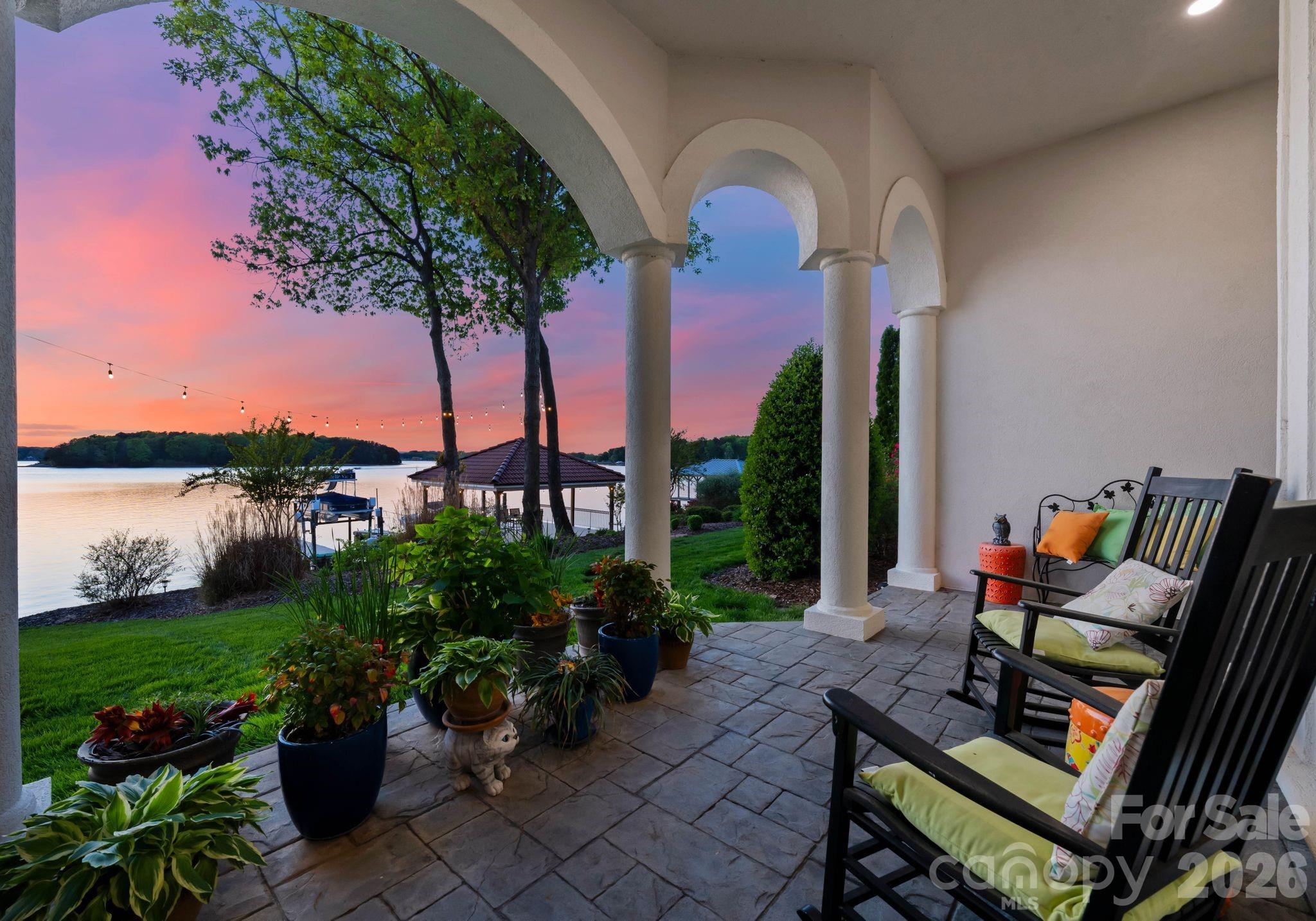 The Peninsula - Residential