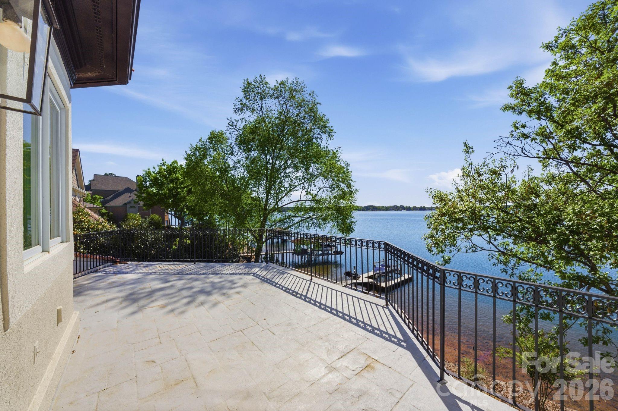 The Peninsula - Residential