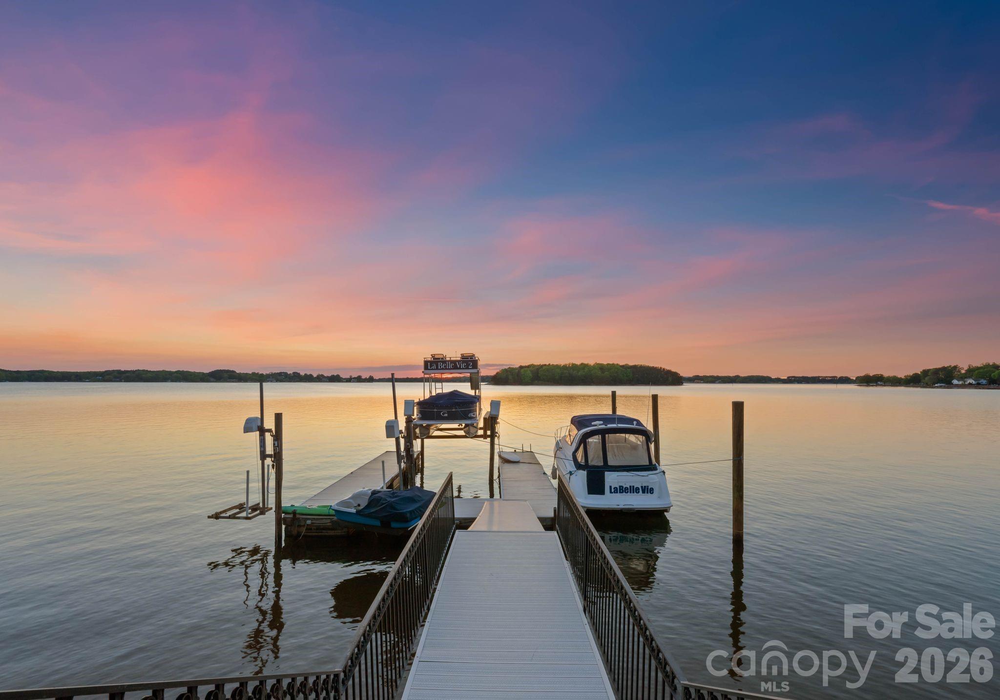 The Peninsula - Residential