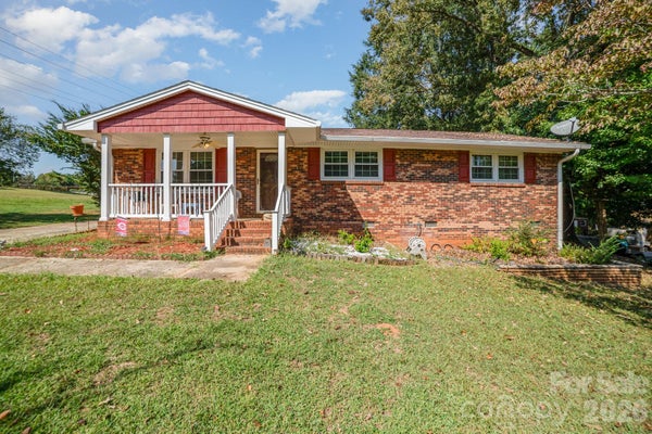 801 WINDWOOD DR, GASTONIA, NC 28056 - Image 11699d499f58b1932a6fabe8e3b2e0e1/2362632014