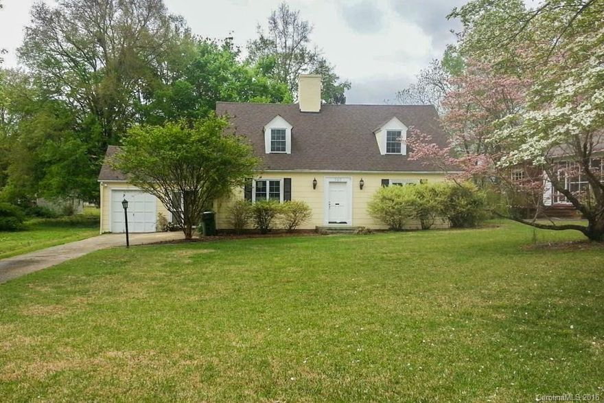 PRICE REDUCED - Lovely house in a great location and quiet neighborhood!! It's open floor plan makes the house feel so spacious. It also features large rooms, granite countertops & stainless steel appliances in the kitchen, lots of closets for storage, fireplace and built-ins. Brick patio out back giving you a great view of the level backyard. Beautiful mature flowering trees in the springtime. This house is a must see!