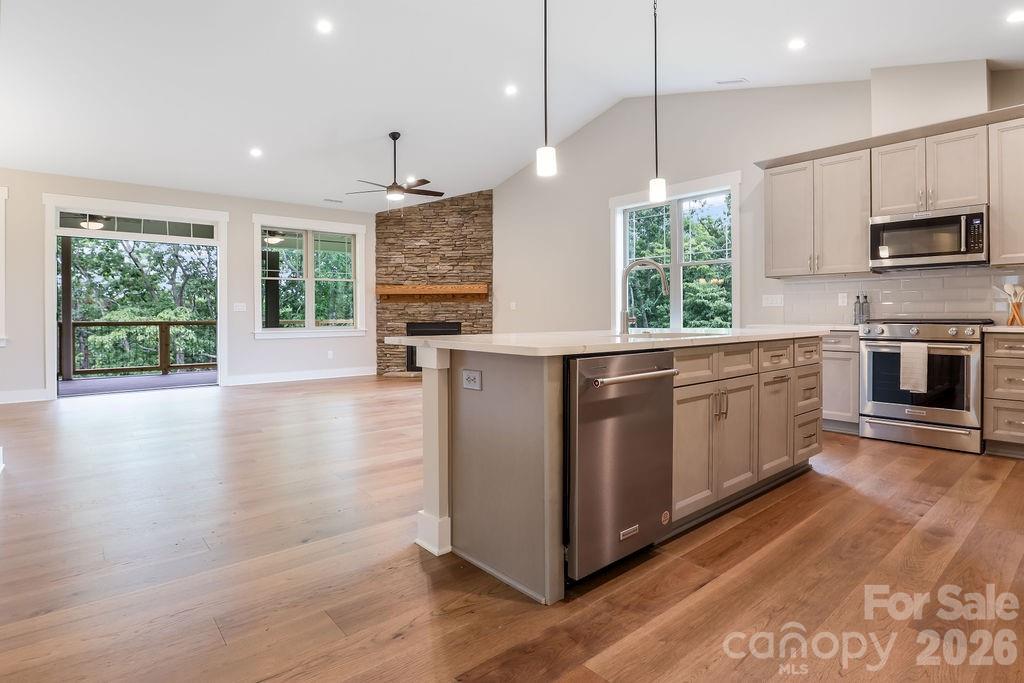 19 Craftsman Overlook Ridge
