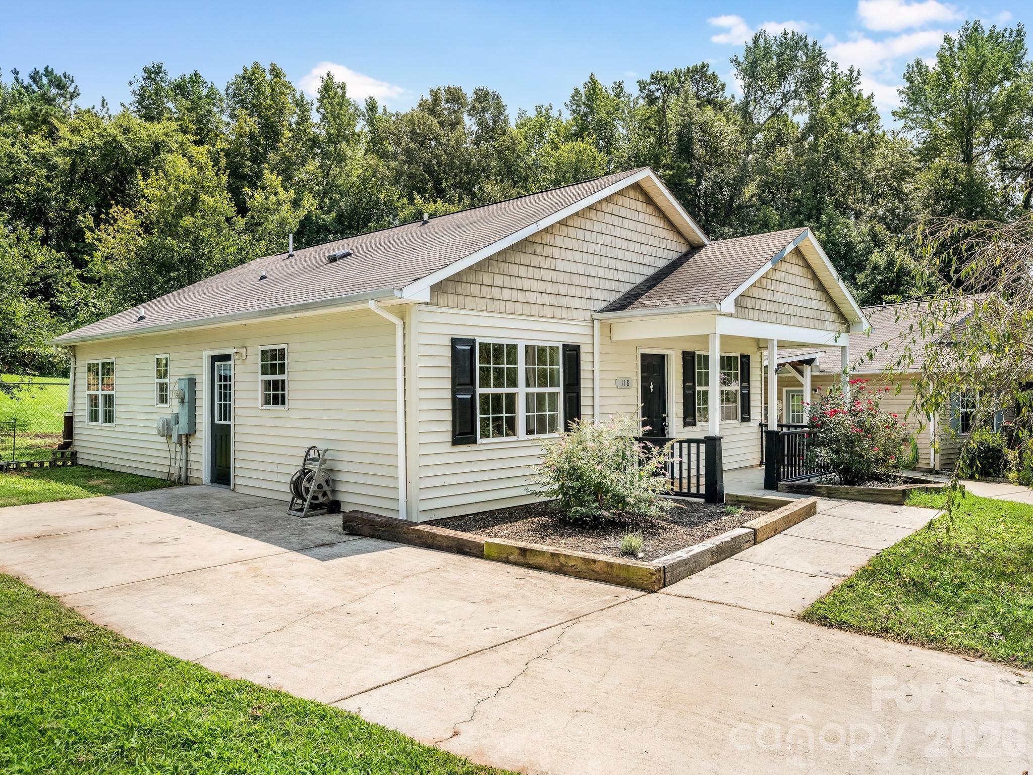 118 Leonard Street 25