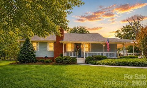 Photo of 6016 Indian Brook Drive, Matthews, NC 28104 (MLS # 4377872)