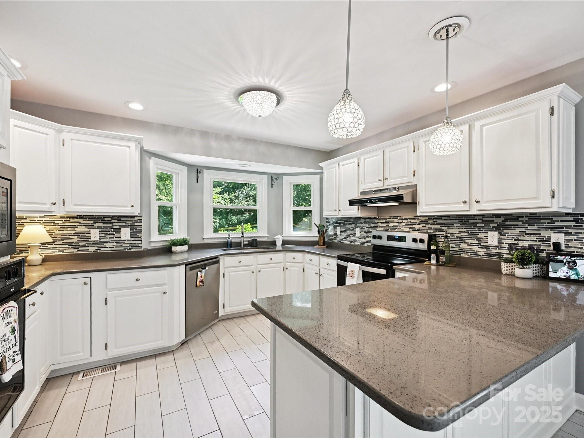 14019 Fountain Lane