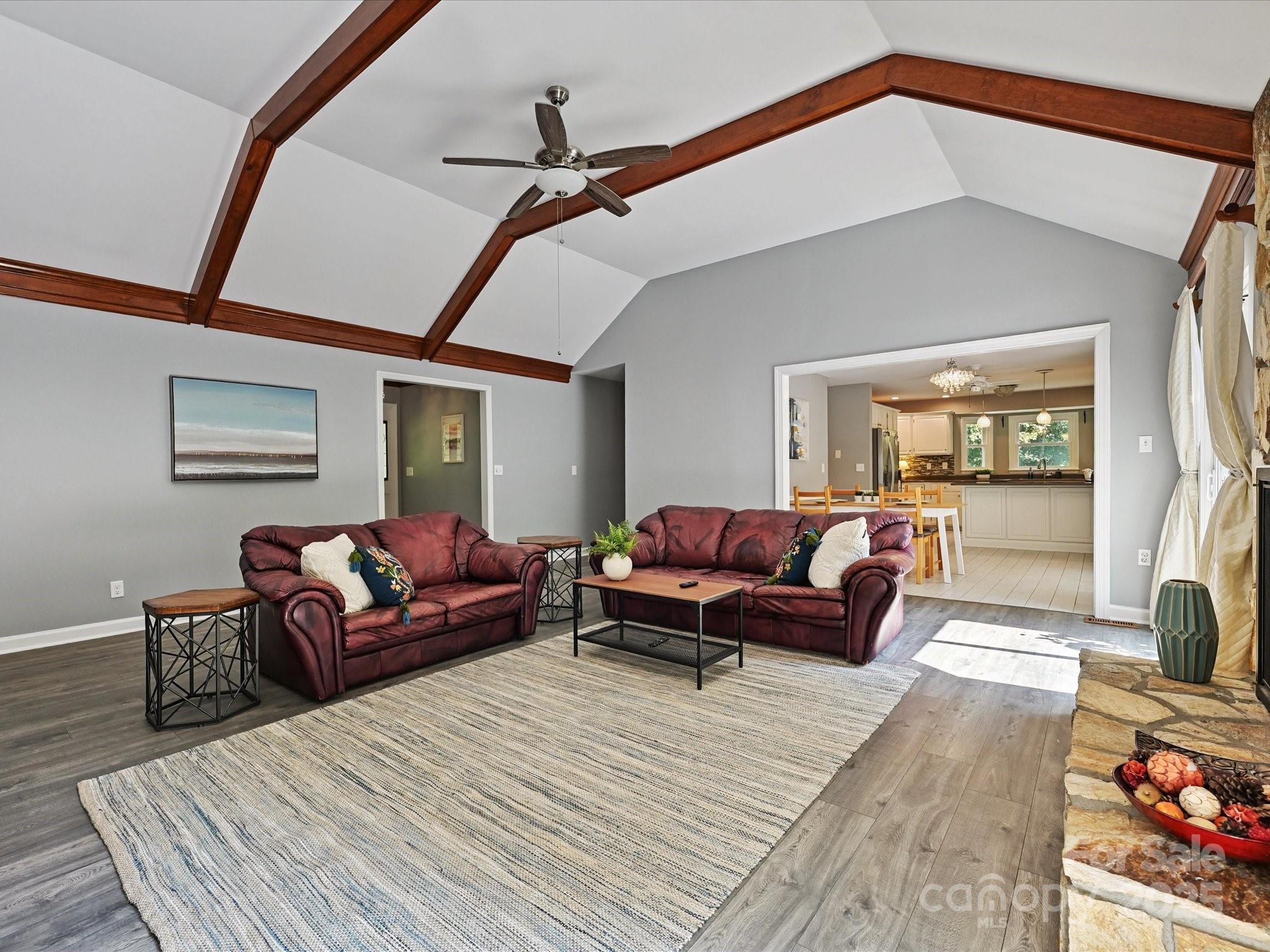 14019 Fountain Lane