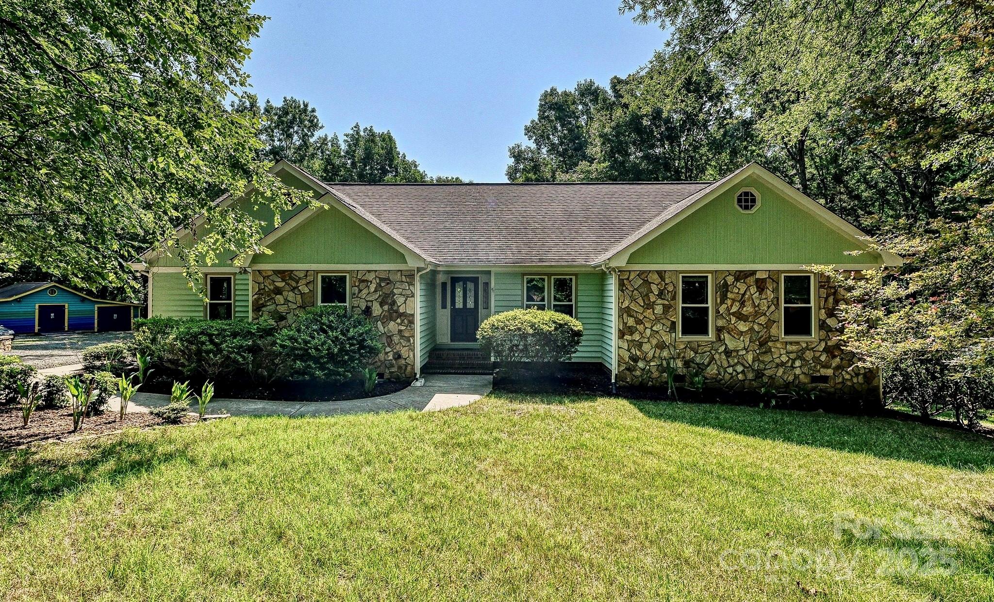 14019 Fountain Lane