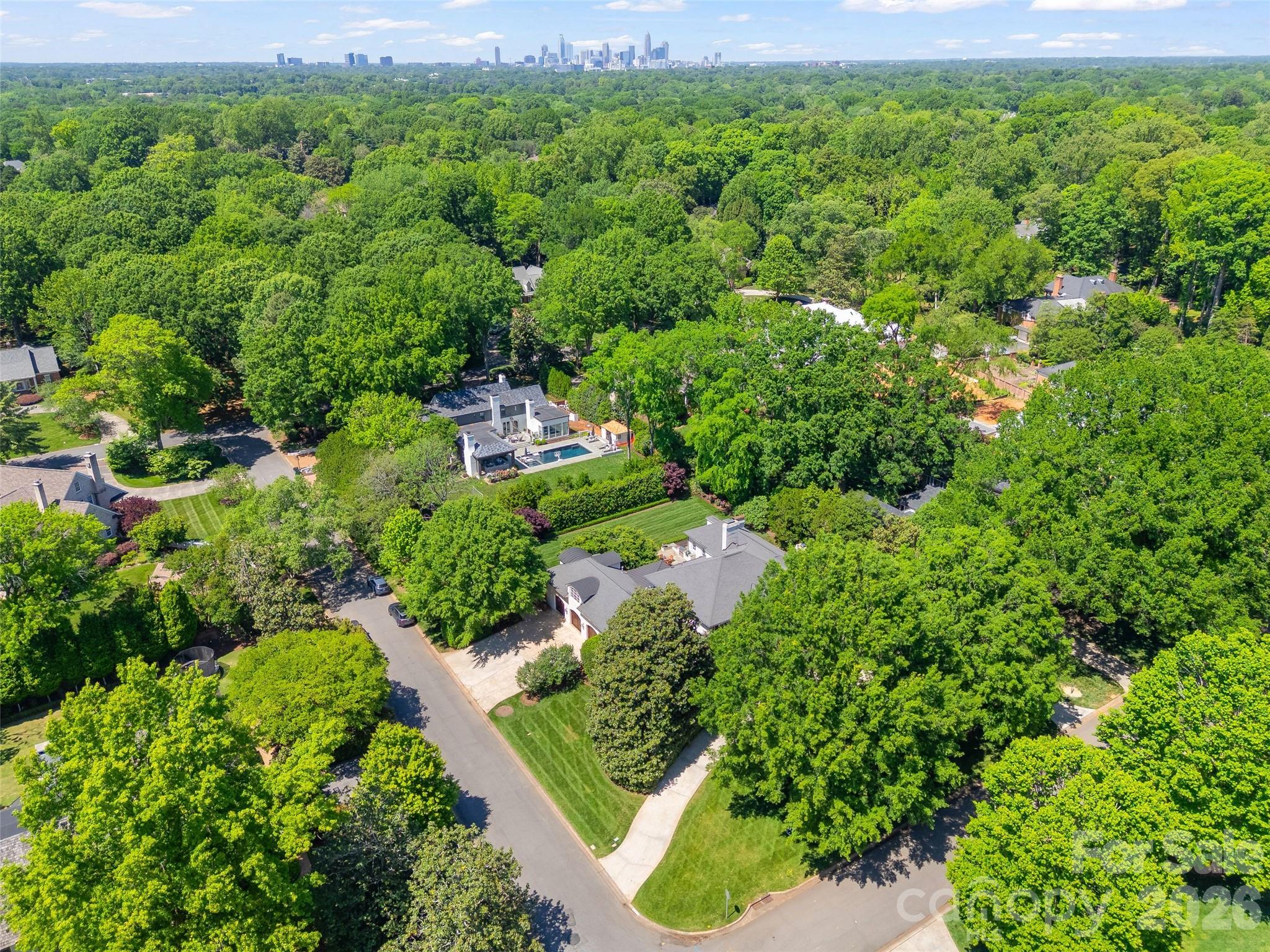 2514 Beretania Circle