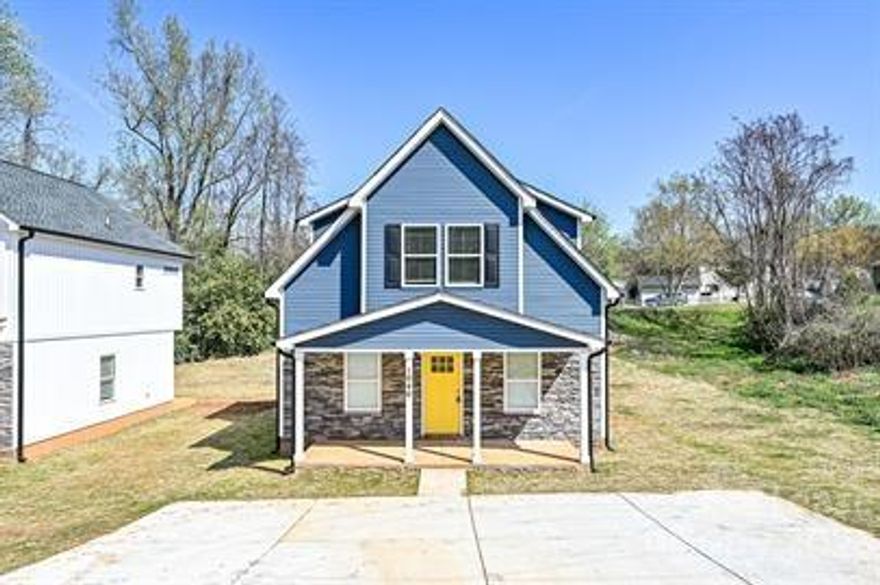 This gorgeous new construction home features 4 bedrooms and 2.5 baths with modern touches throughout! Aside from its close proximity to many of Rock Hill's most popular locations, this home also has the following desirable features: 

*A spacious owner's suite located downstairs 
*Spacious kitchen with plenty of storage space
*All new stainless steel appliances provided for your convenience
*Gorgeous LVP flooring throughout 
*3 upstairs bedrooms with plenty of closet space 
*Washer/Dryer Connections
*Large backyard
*Modern bathrooms featuring gorgeous shower tile

Be the FIRST to live in this all new construction home!! With its many modern touches and its great location, this home will not last on the market!