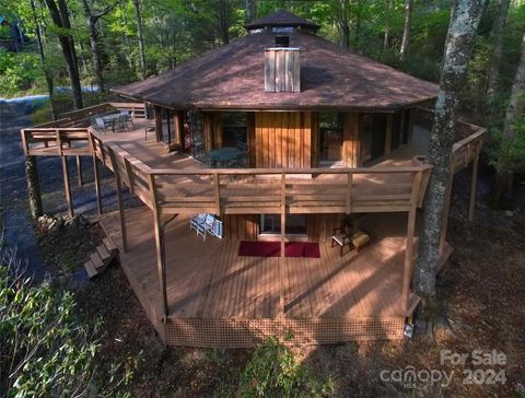 565 Winterstar Loop Burnsville NC 28714