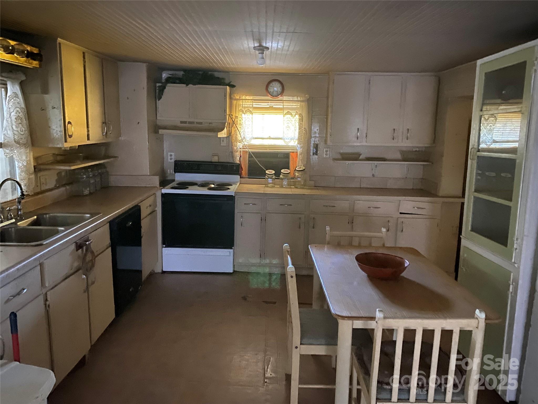 3642 Barus Pond Loop