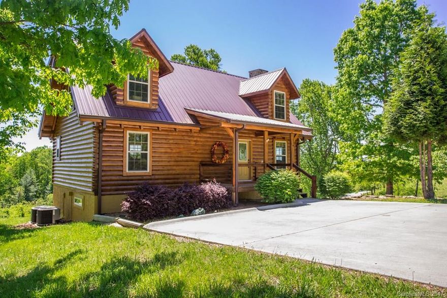 Beautiful cedar log home is in like new condition and only been used less two months per year. The home offers hardwood floors, slate bathrooms, a stone fireplace, soaring tongue and groove ceilings and huge view of the mountains and orchards. Take walk through with the 3D interactive tour.