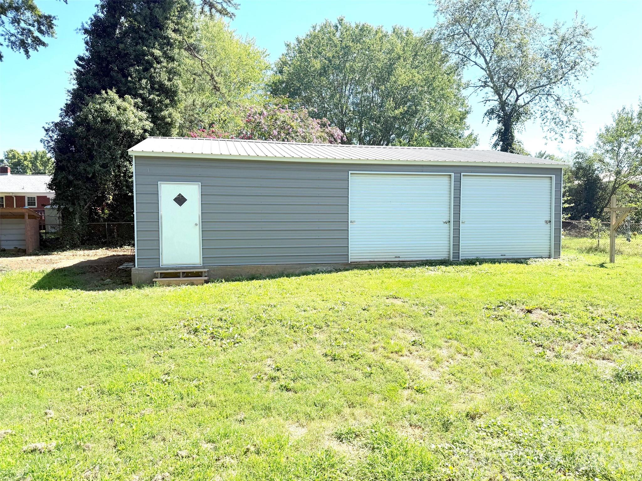 1317 Meadowbrook Circle