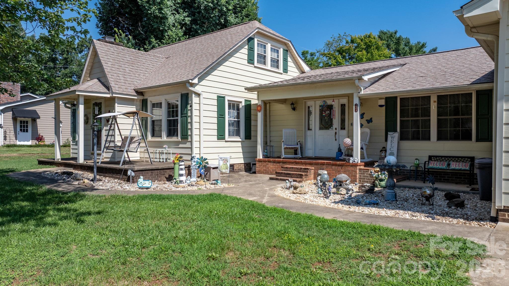 2504 Brentwood Circle