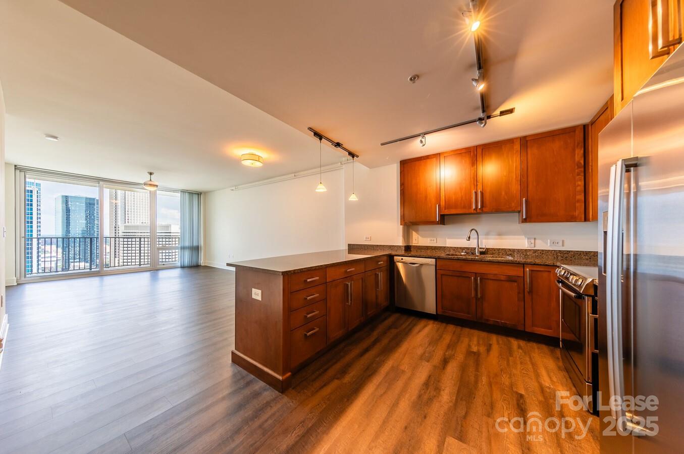 Charlotte, North Carolina 28202, United States, 1 Bedroom Bedrooms, ,1 BathroomBathrooms,Residential,Active,12161