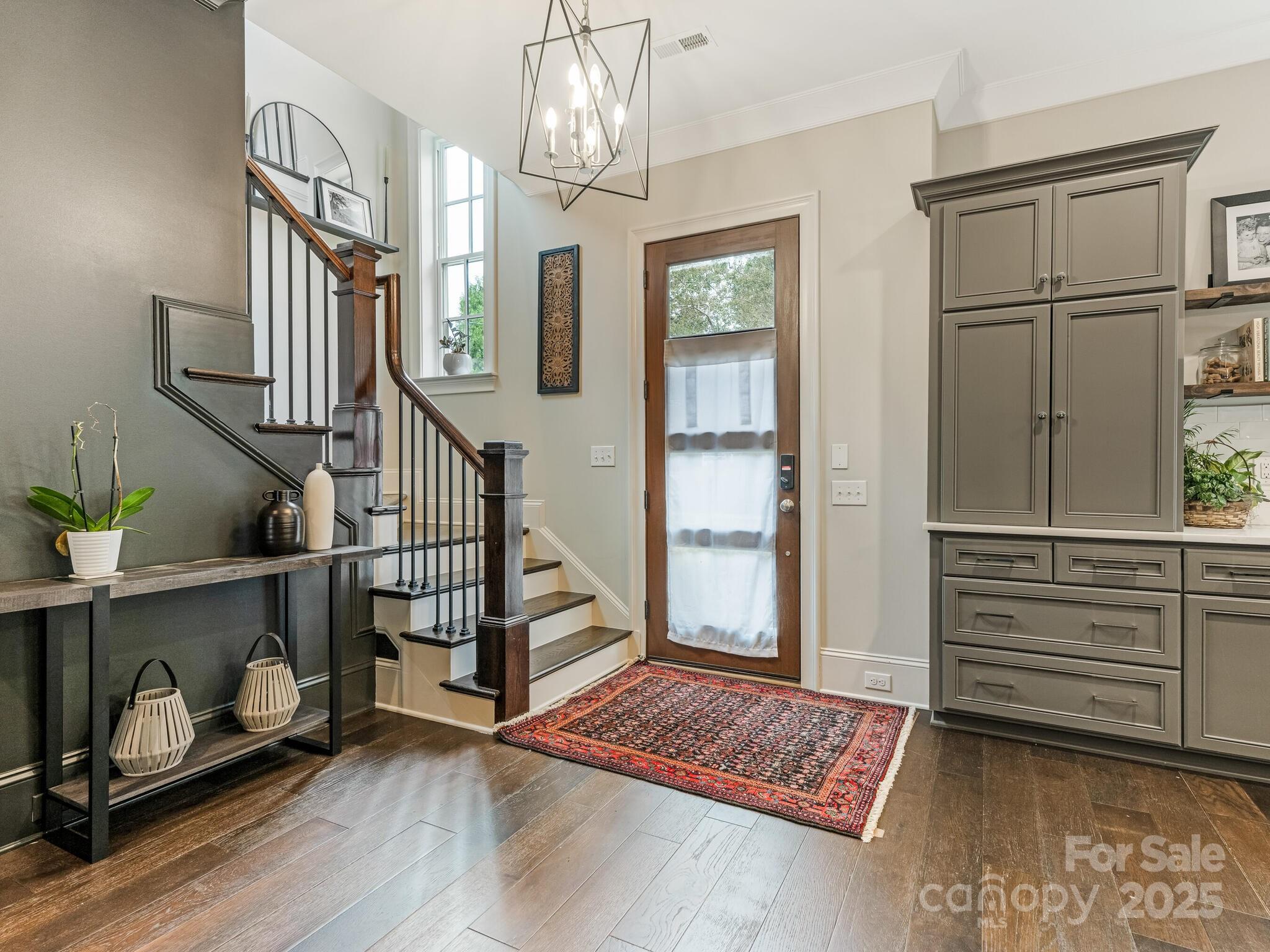 2043 Lynnwood Drive