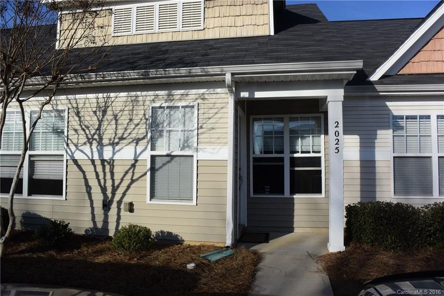 Move in Ready 3BR/2BA townhouse in popular Lake Wylie. Fresh paint, Oak cabinets,Master suite up, Built ins, laminate flooring, tile flooring in kitchen.refrigerator, wash /dryer. Private fenced backyard Also included Ben Q 1080 HDMI Projector with surround sound, receiver and sony 10 inch powered sub