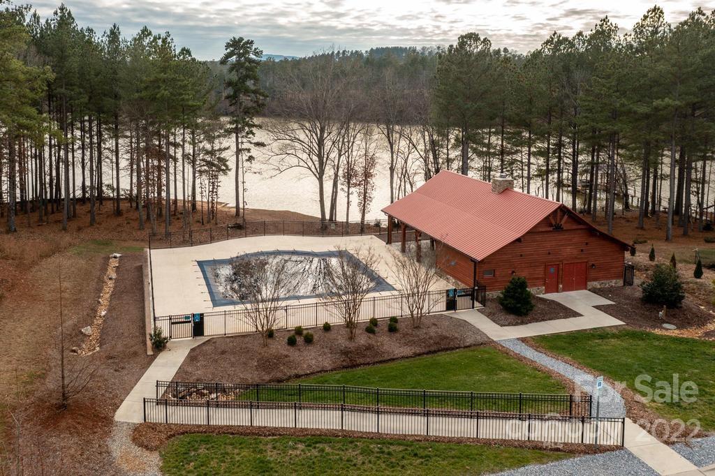 The Waterfront Club - Land