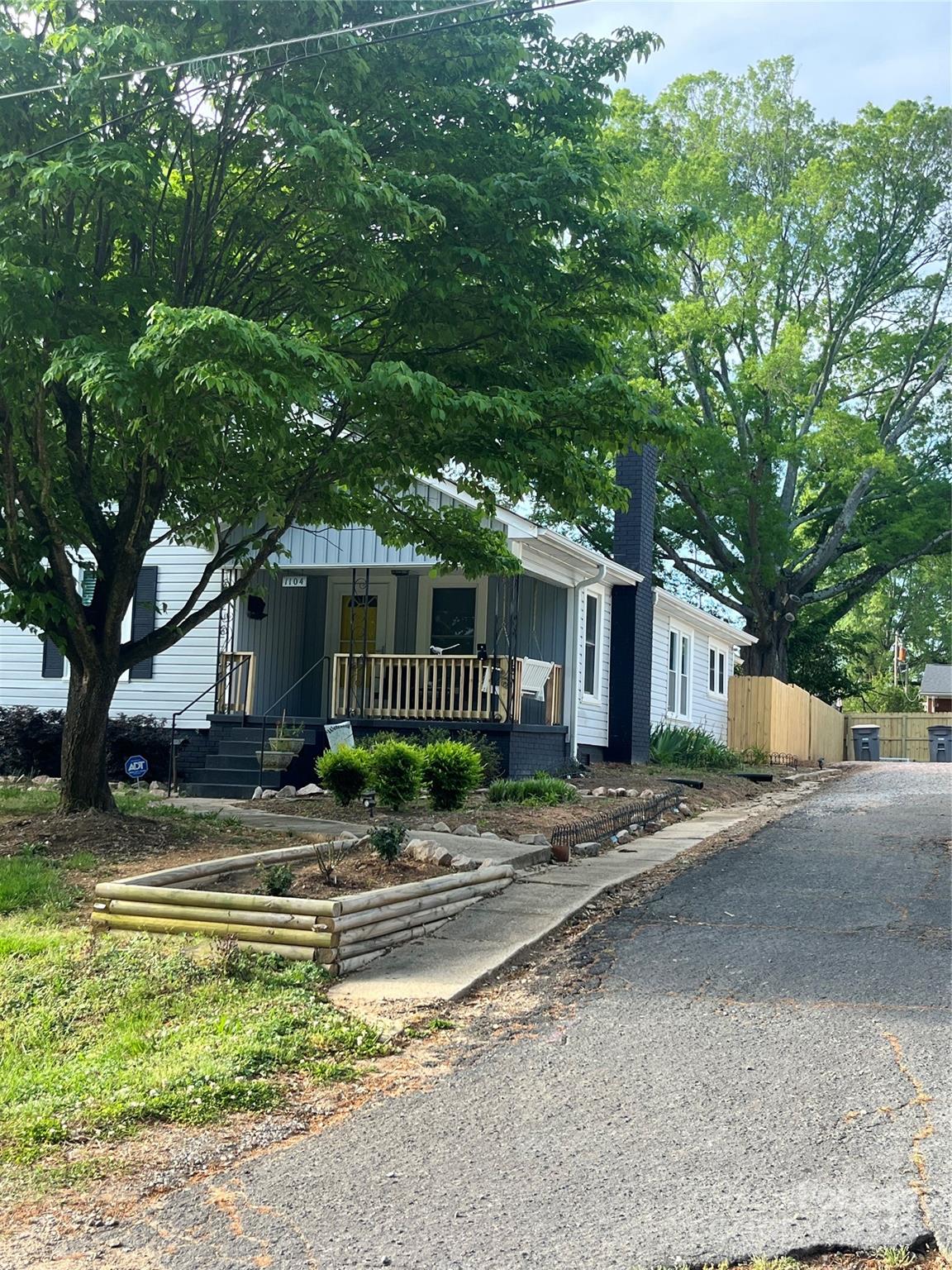 1104 Venus Street