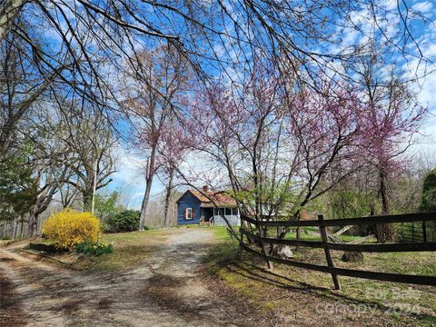 Single Family Residence in Morganton NC 1691 Whippoorwill Lane.jpg