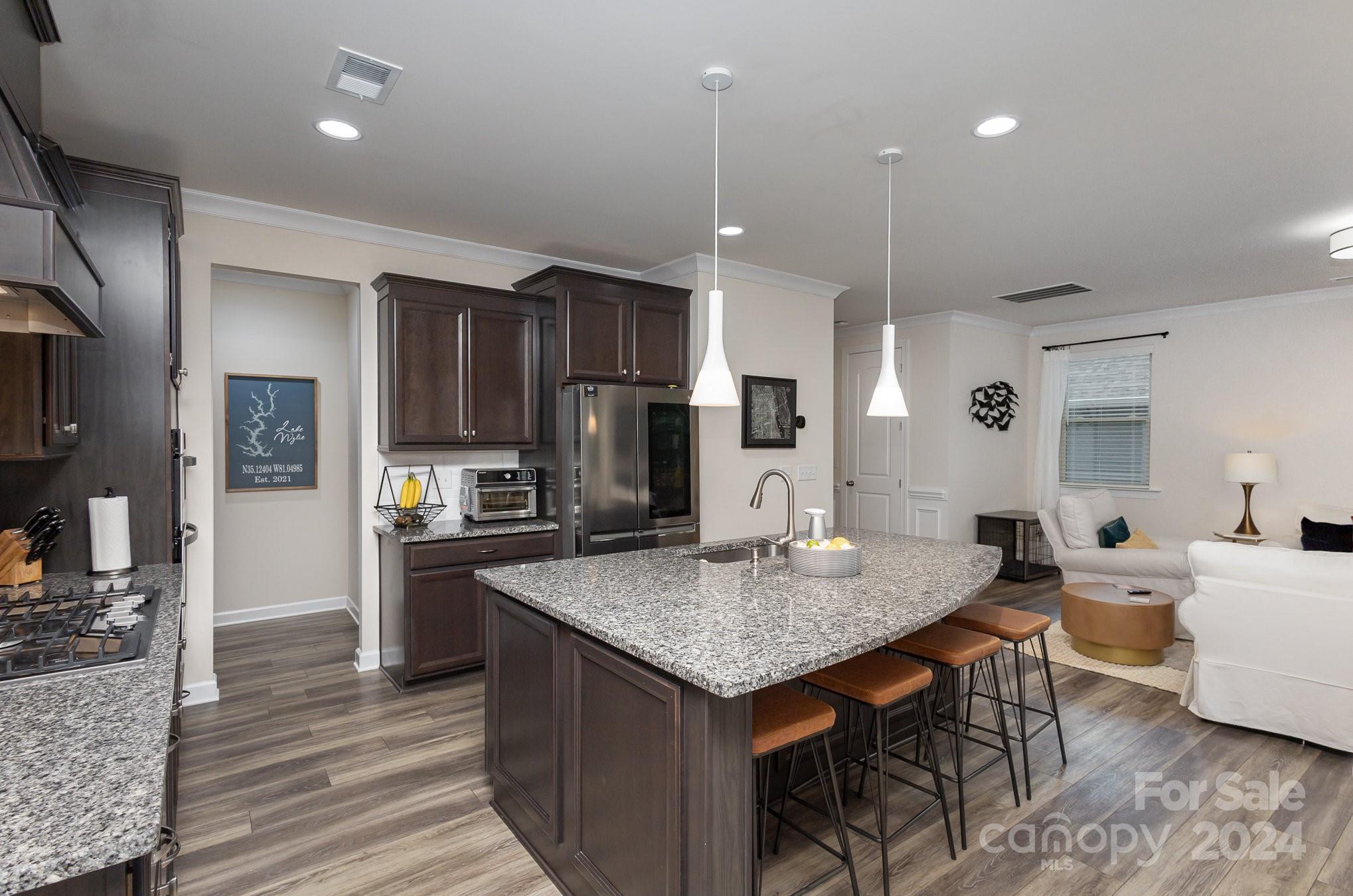 Lake Crest - Residential