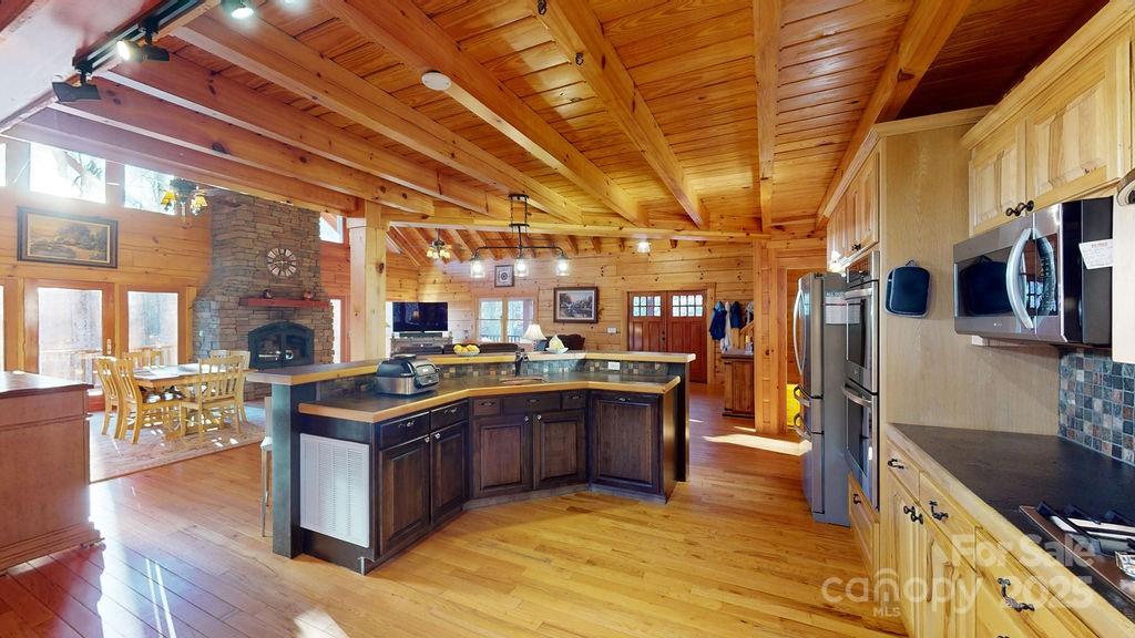714 Heartwood Drive