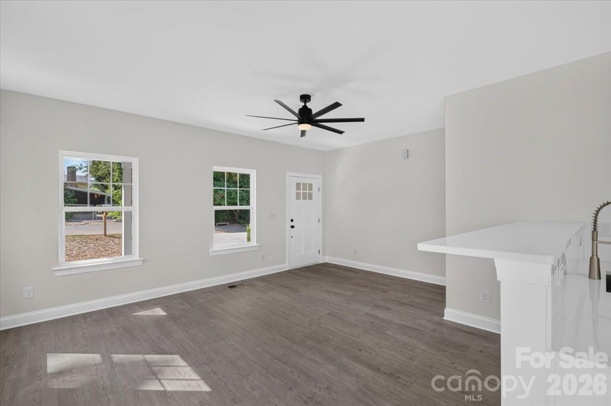 228 Hillside Avenue SW