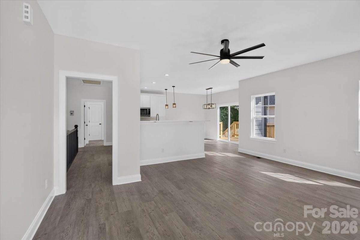 228 Hillside Avenue SW