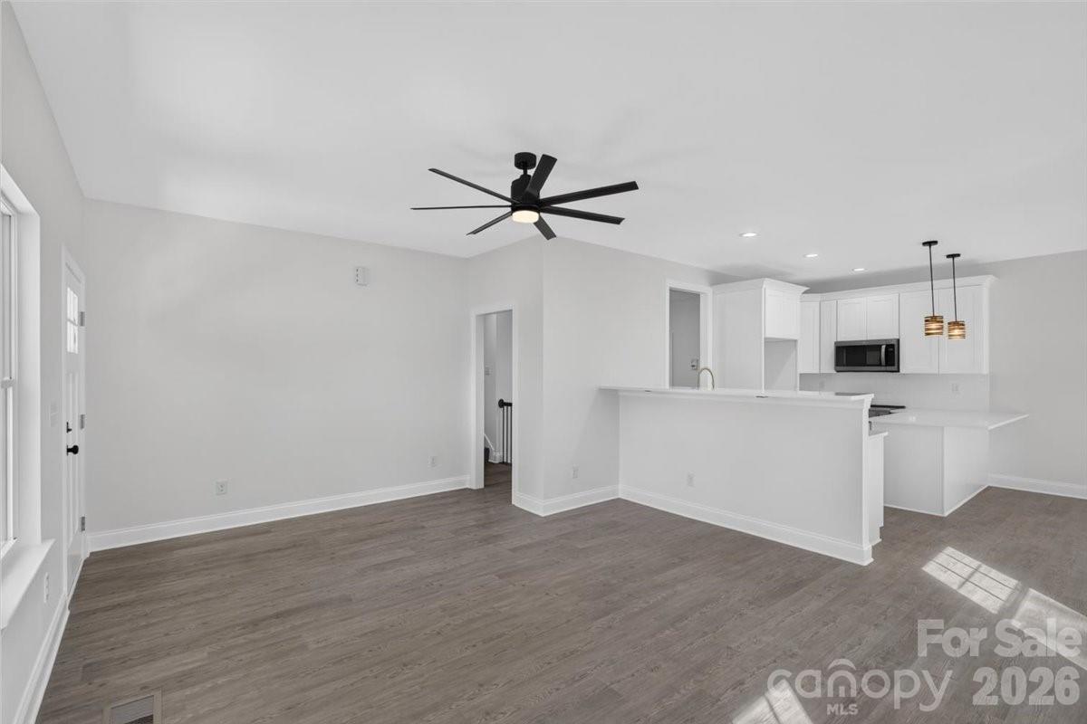 228 Hillside Avenue SW