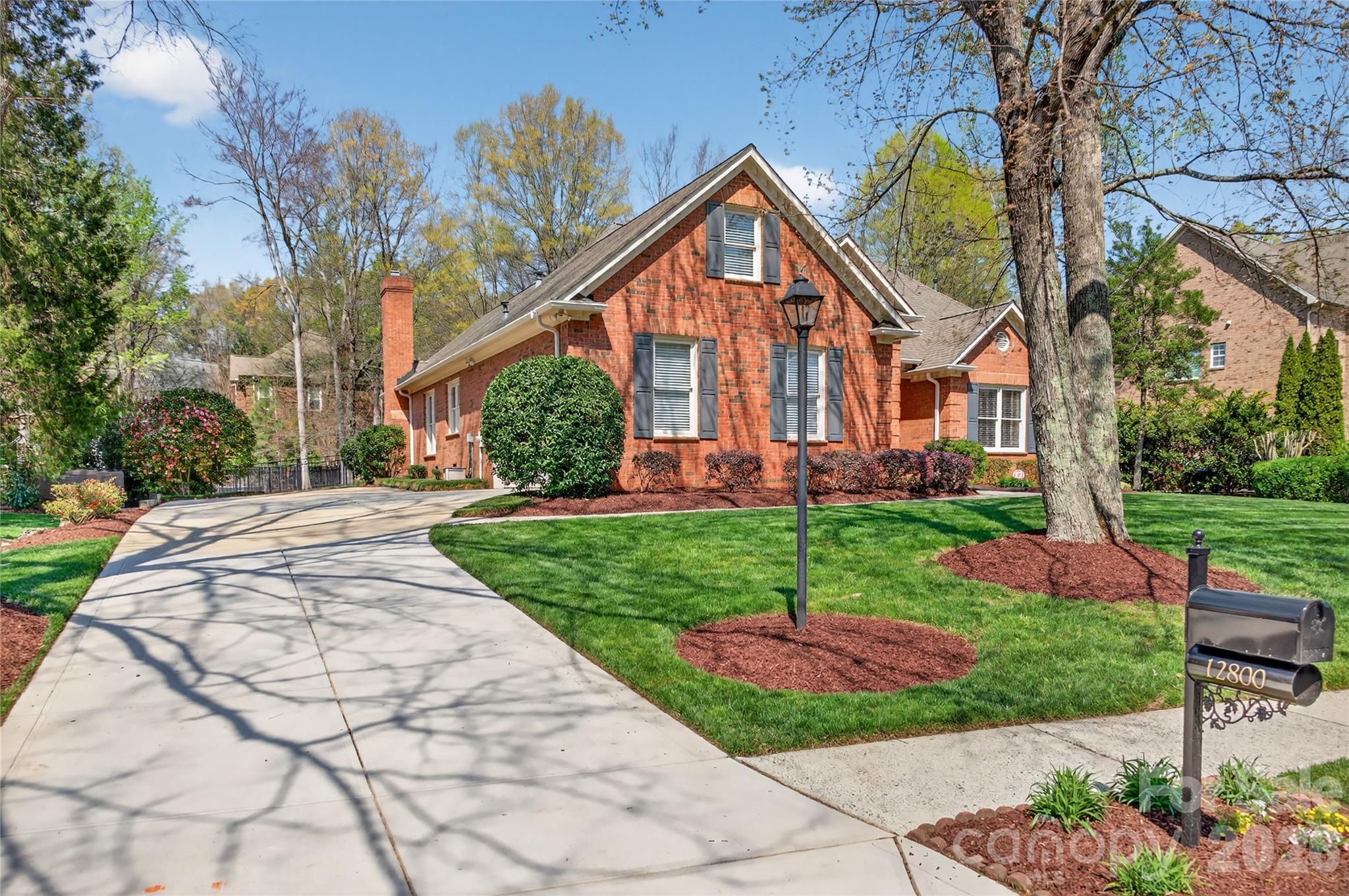 12800 Darby Chase Drive