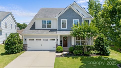 Photo of 17527 Austins Creek Drive, Charlotte, NC 28278 (MLS # 4210628)