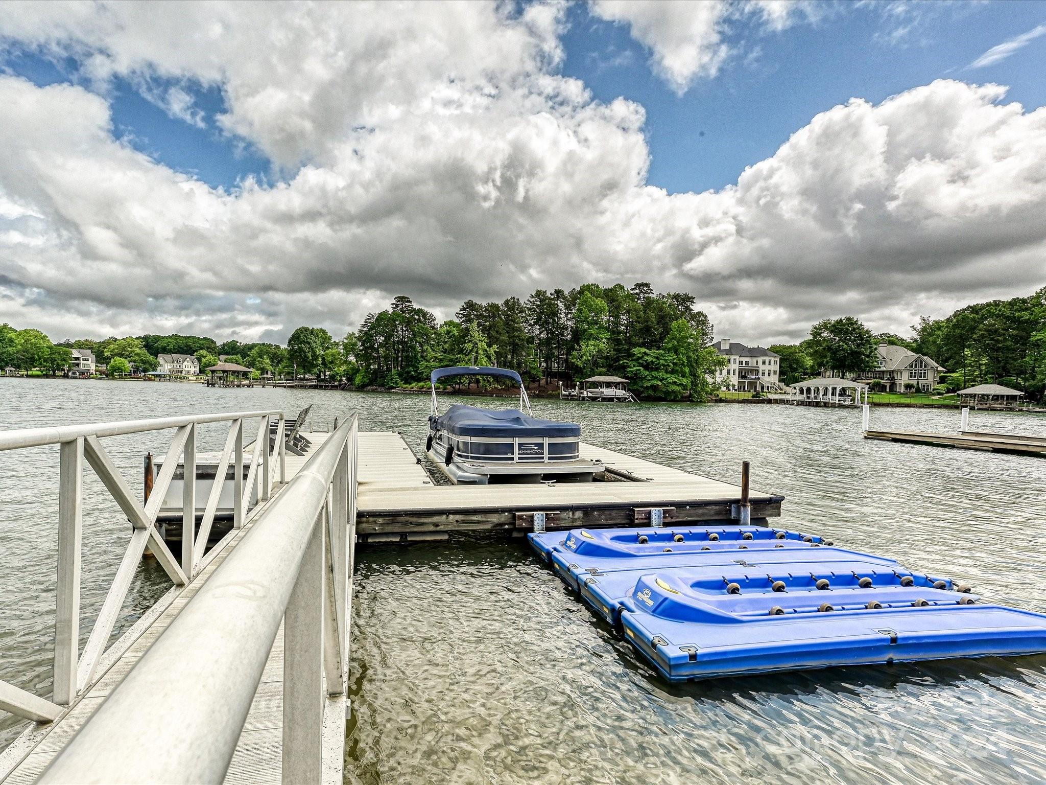 The Peninsula - Residential