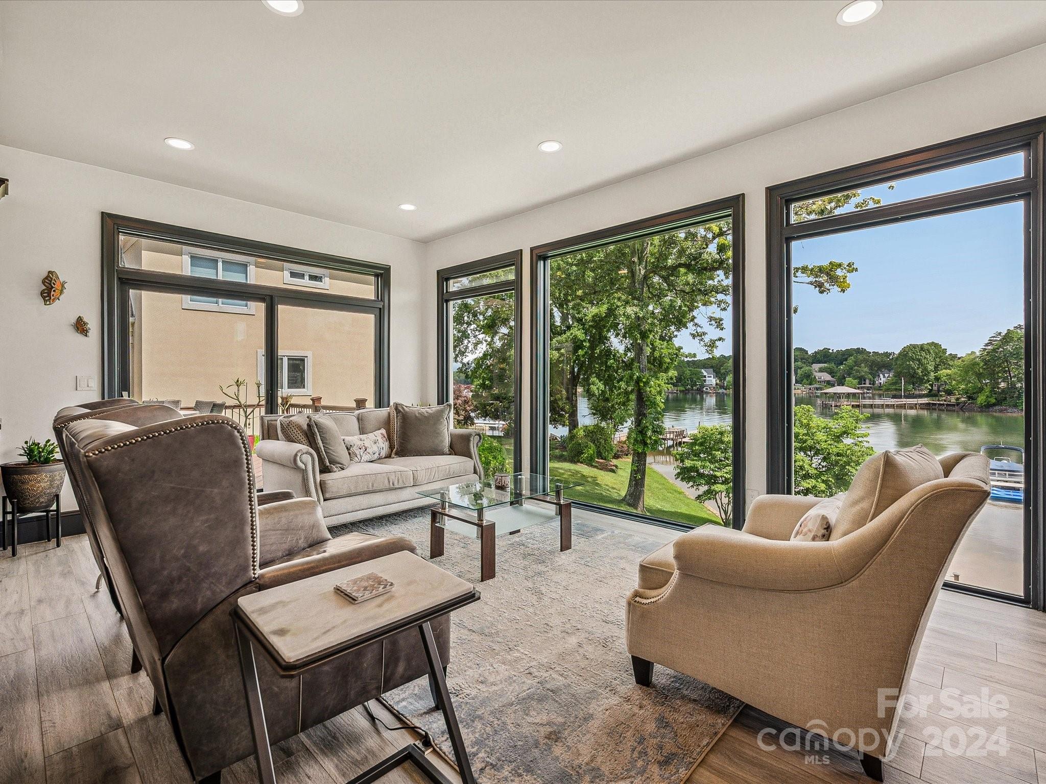 The Peninsula - Residential