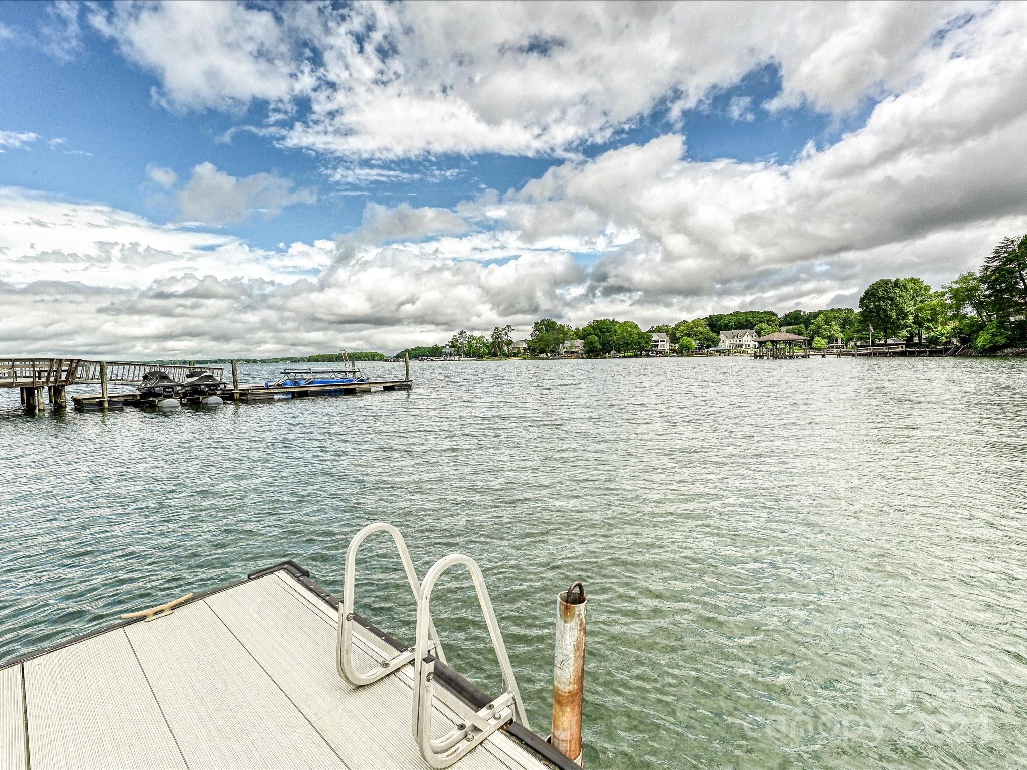 The Peninsula - Residential