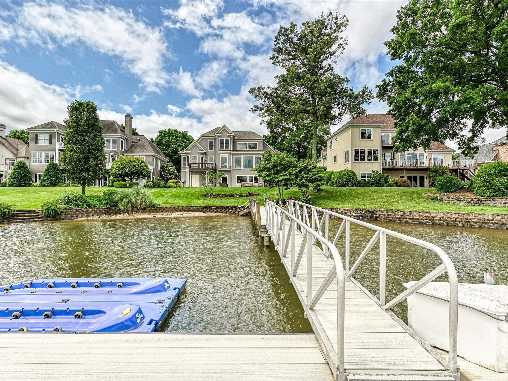 The Peninsula - Residential